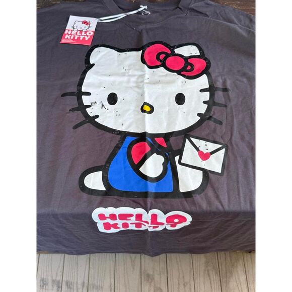 Hello Kitty sleep shirt NWT - Picture 2 of 3